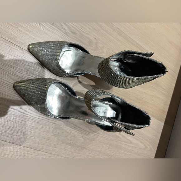 Nicole miller Stunning sparkling shoes perfect for the holidays - Picture 2 of 5